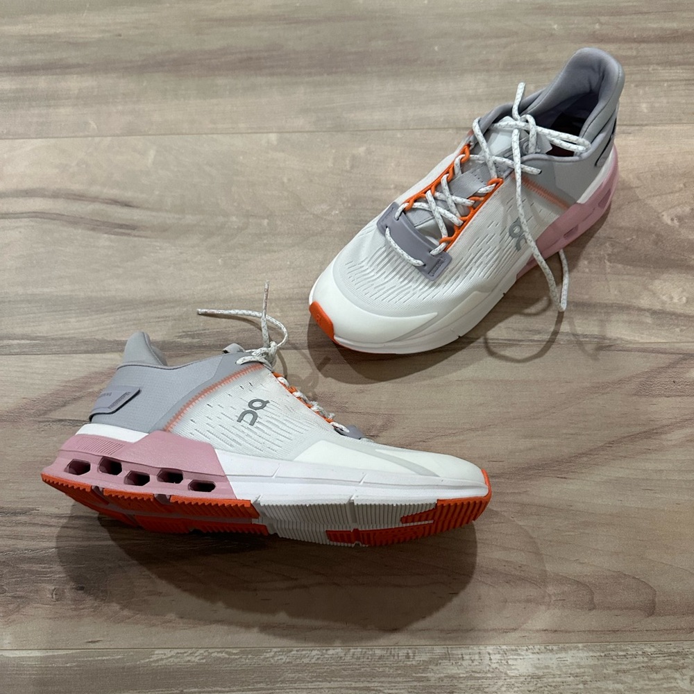 On Cloud RUNNING Flux Sneakers Never Worn